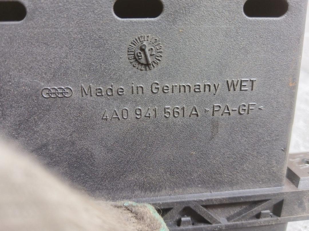 Вещевой ящик центральной консоли QXQSCT Audi 100 купить в магазине запчастей бу