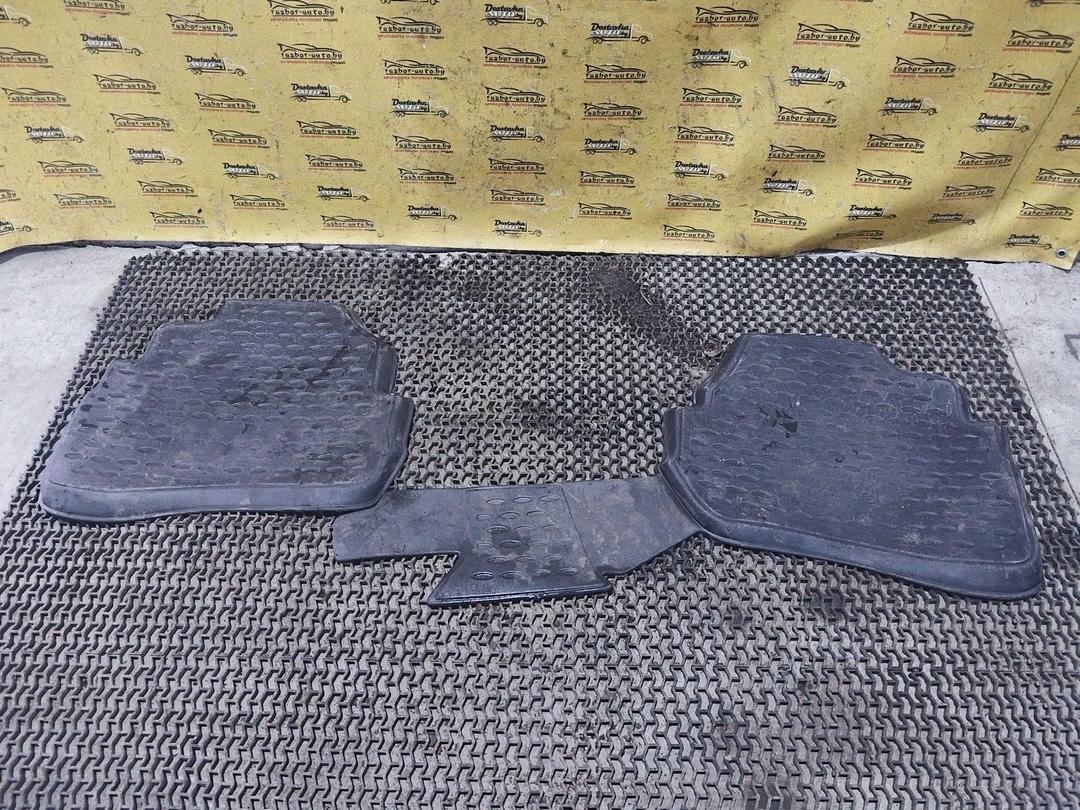 Коврики в салон B8VGO9 Volkswagen Passat купить на авторазборке