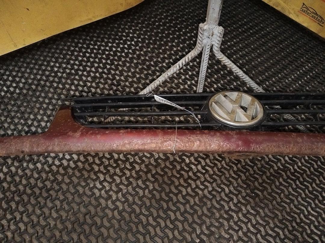 Решетка радиатора HTQ9RG Volkswagen Passat undefined