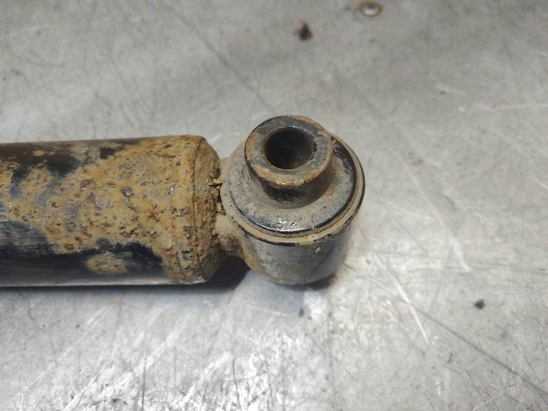 Амортизатор задний левый 0IBUQA Peugeot 406 - Фото 2