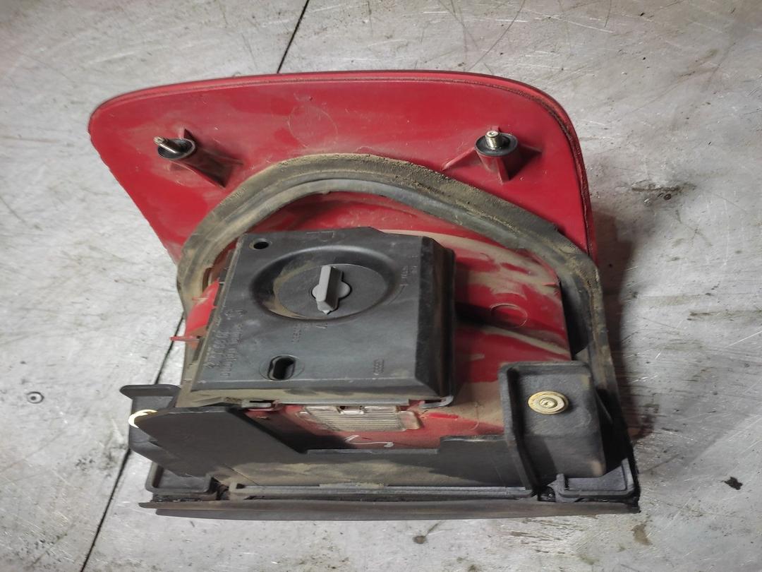 Фонарь задний правый 51I5LD Audi 80 купить