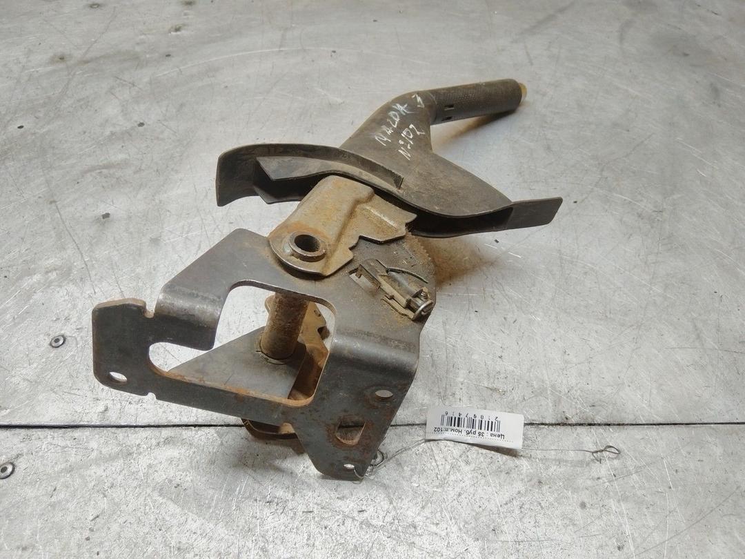 Рычаг ручного тормоза (ручника) BNVJ1A Mazda 3 купить