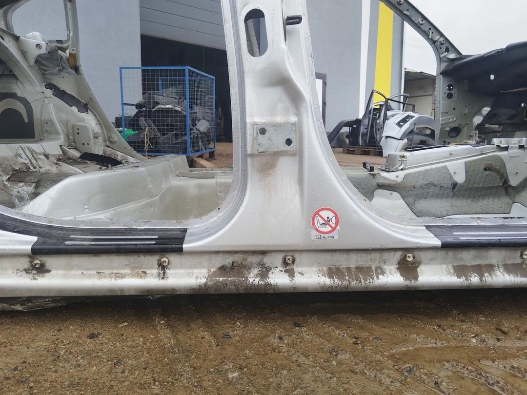 Стойка кузовная центральная правая WMZBUC Volkswagen Passat купить