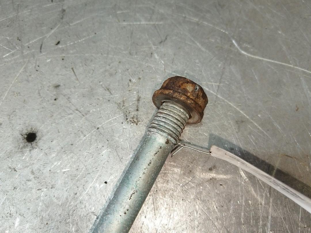 Болт OEQFE7 Volkswagen Passat