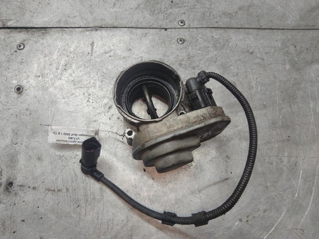 Заслонка дроссельная U17J6D Volkswagen Golf - Фото 1