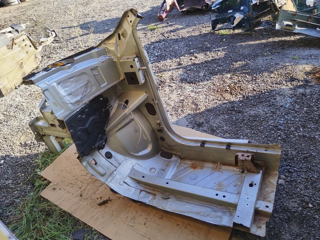 Стойка кузовная передняя правая W45U3E Renault Scenic купить в магазине запчастей бу