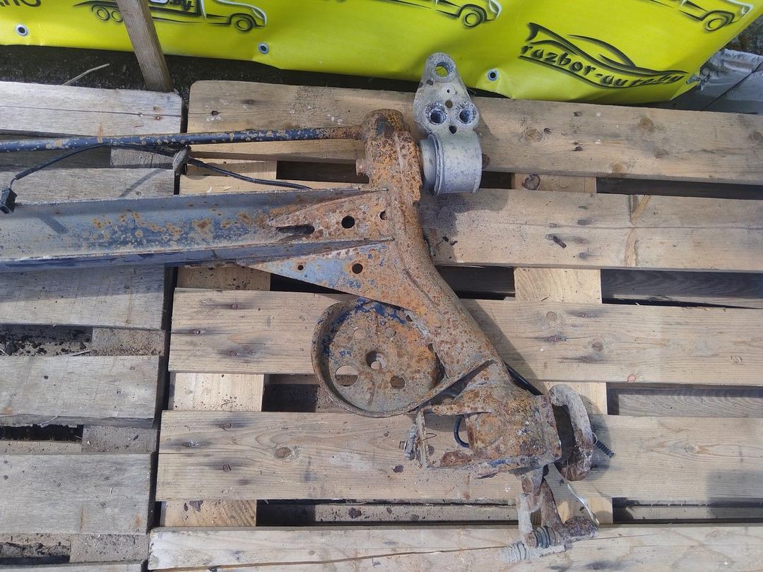 Балка подвески задняя 8DS0Z9 Volkswagen Passat undefined