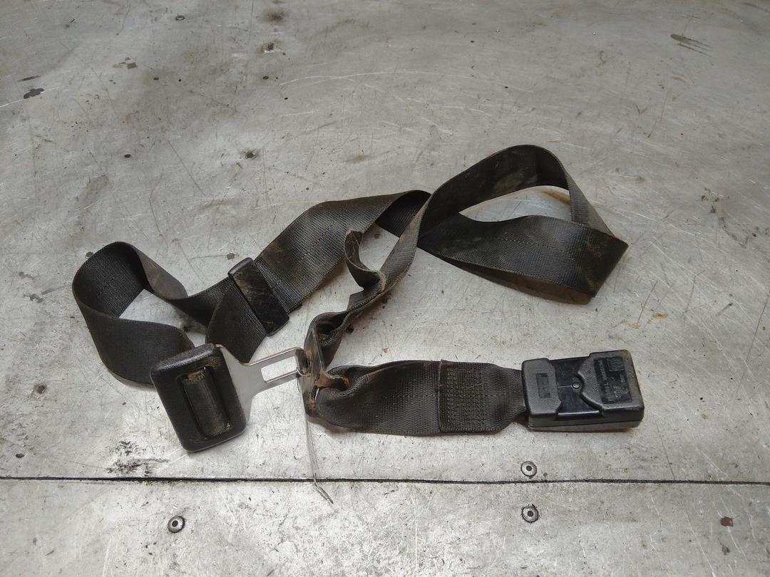 Ремень безопасности задний центральный DP8C42 Opel Astra