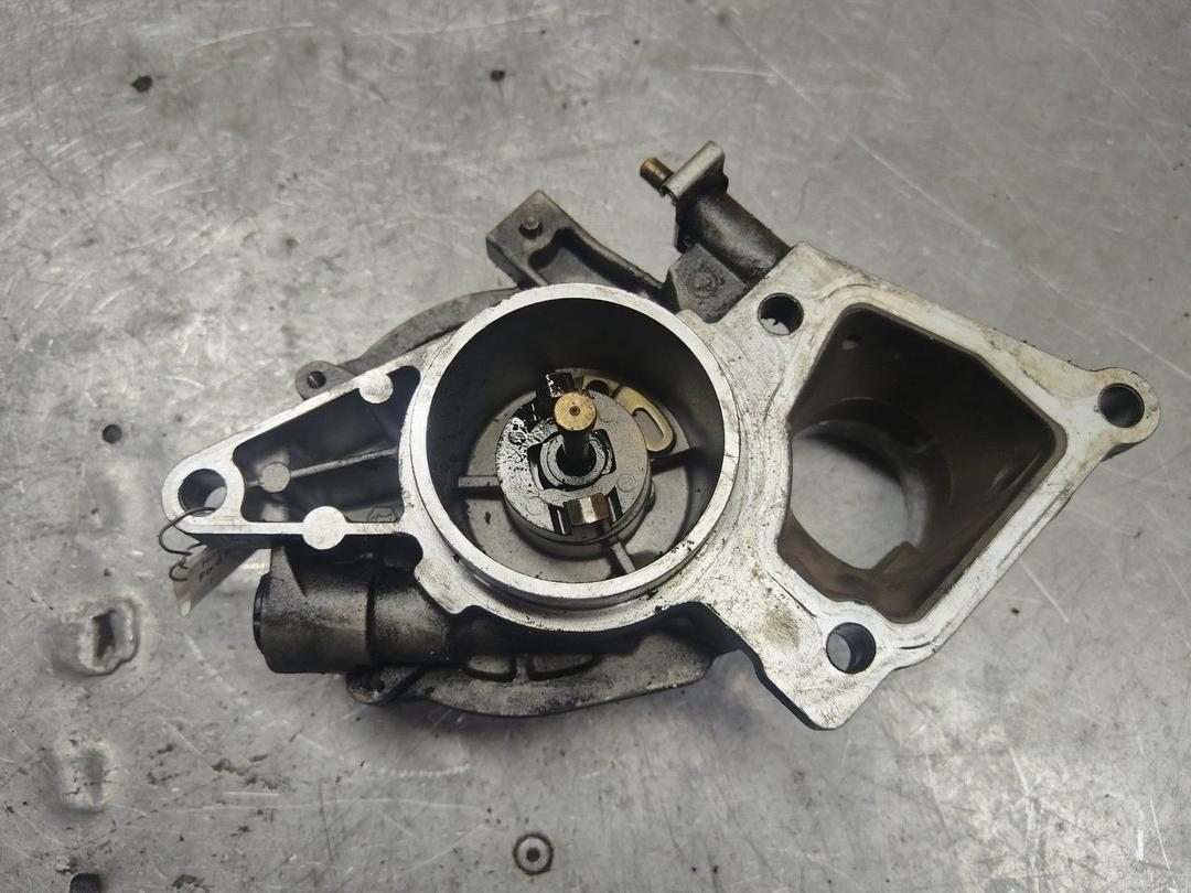 Насос вакуумный 689616 Ford Mondeo купить в магазине запчастей бу