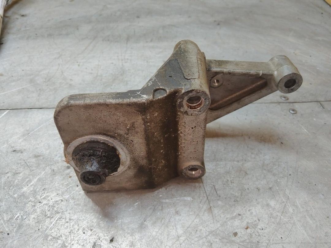 Кронштейн двигателя 6LNI1T Peugeot 406 - Фото 1