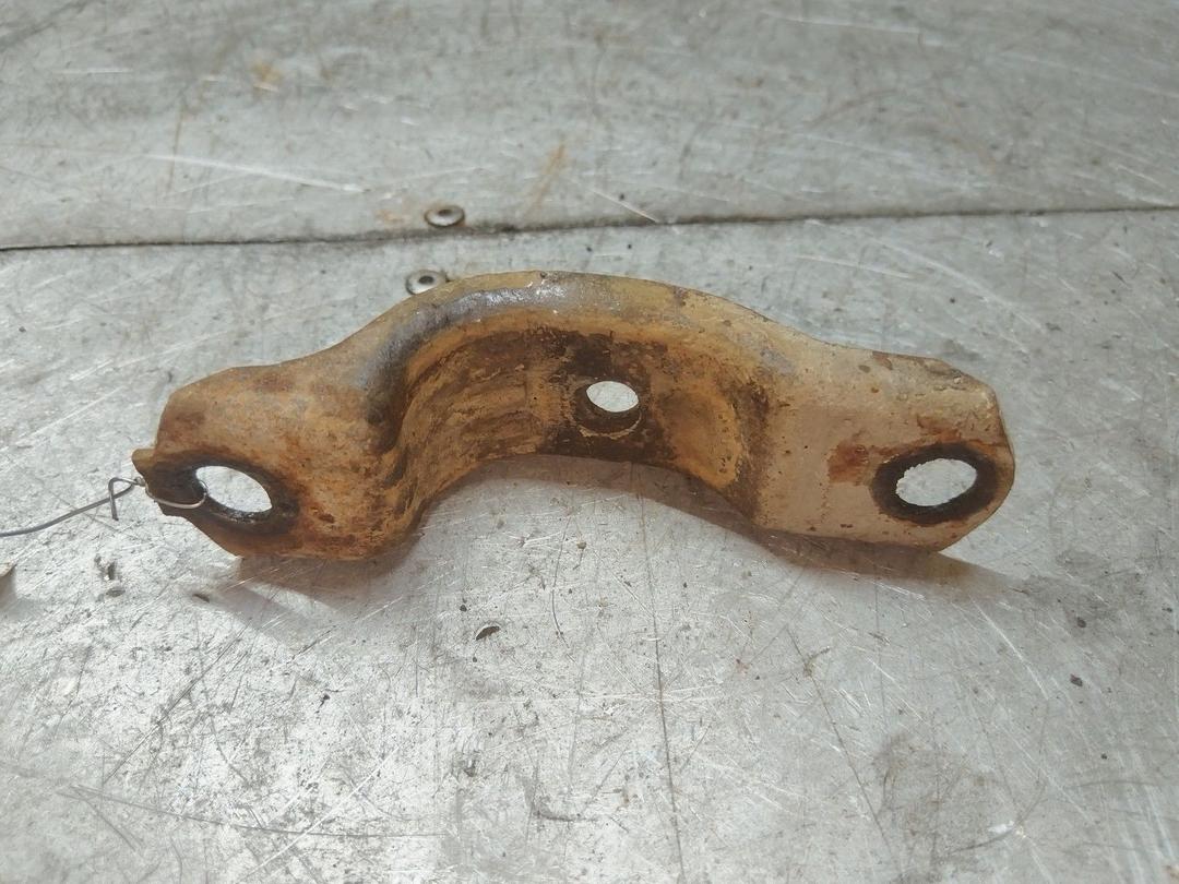 Крепление втулки стабилизатора 828HA2 Mitsubishi Carisma купить