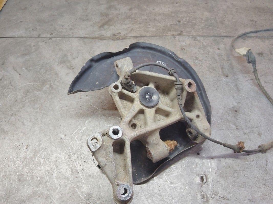 Кулак задний правый WFN8KY Volkswagen Passat купить