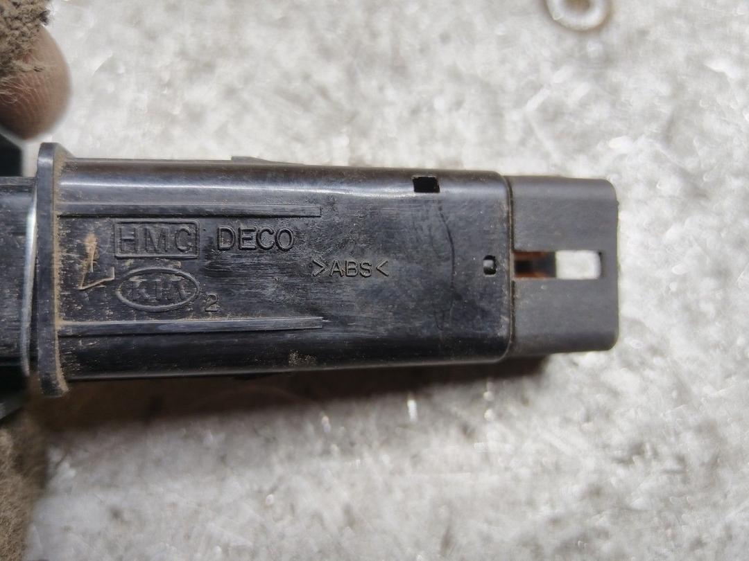 Кнопка подогрева лобового стекла IAZ747 Kia Carnival купить в магазине запчастей бу