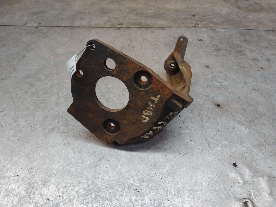 Крепление ТНВД U7430O Volkswagen Passat