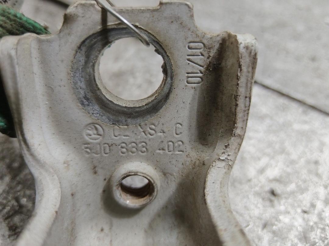 Петля двери передней правой 3LFR73 Skoda Fabia купить в магазине запчастей бу