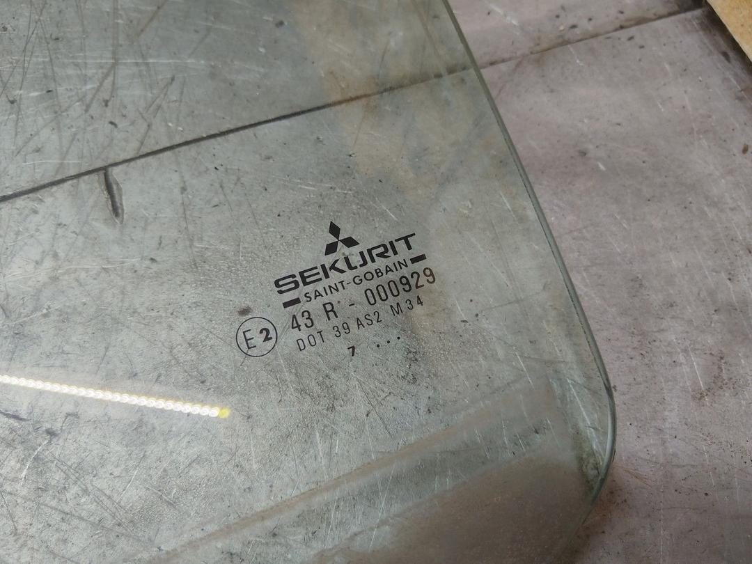 Стекло двери задней левой 3V8R86 Mitsubishi Carisma купить