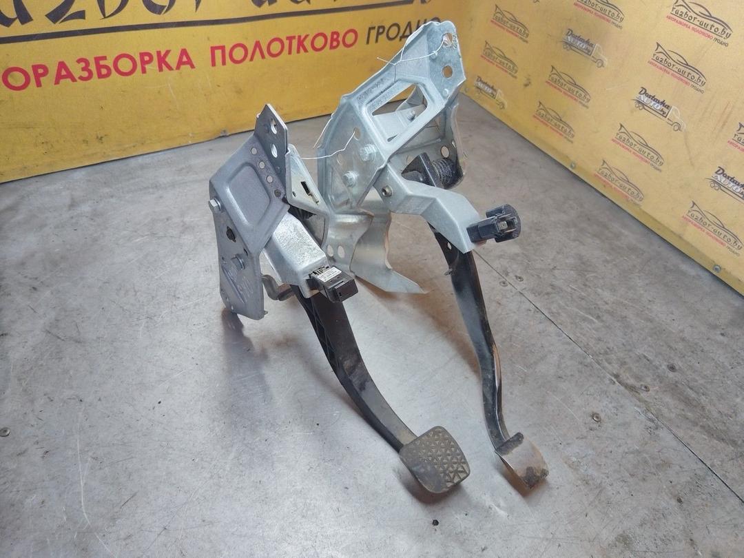 Узел педальный (блок педалей) 74G43F Opel Astra