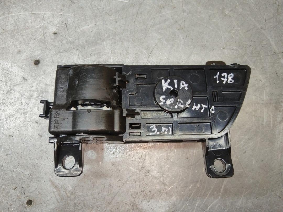 Ручка внутренняя задняя правая 5LK4TJ Kia Sorento купить