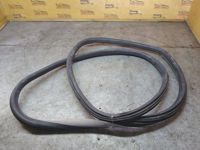 Уплотнитель двери задней левой V48S4D Volkswagen Bora