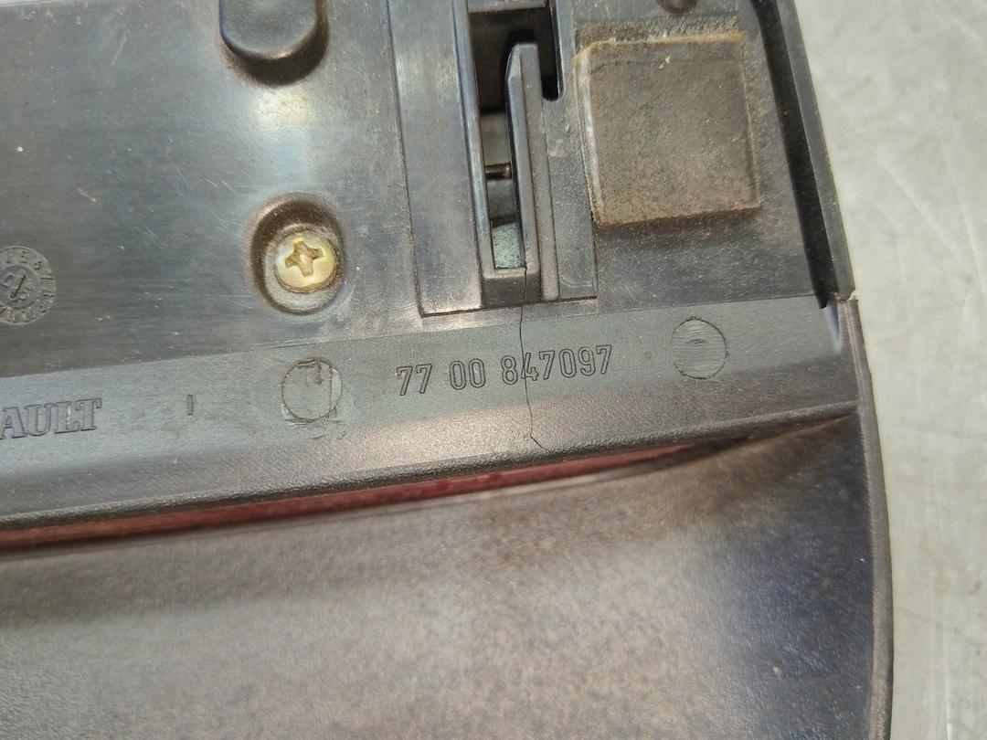 Стоп-сигнал Z9RH17 Renault Safrane купить в магазине запчастей бу