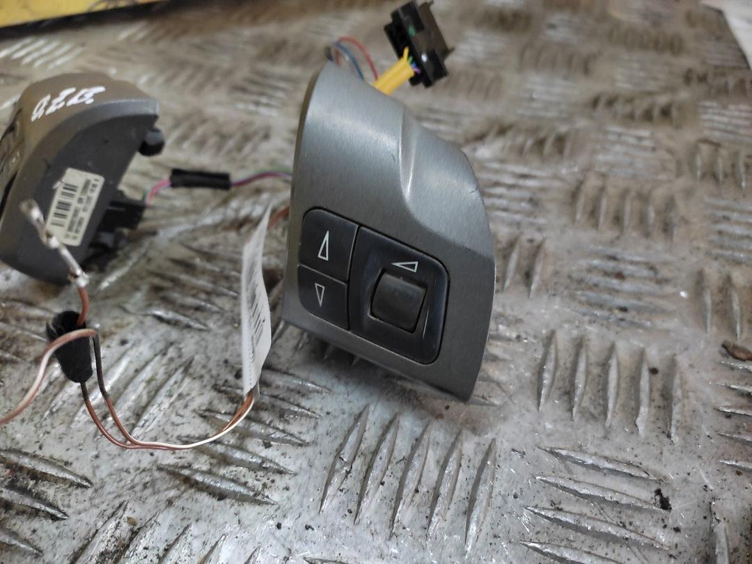 Кнопки руля 235UY6 Opel Zafira купить