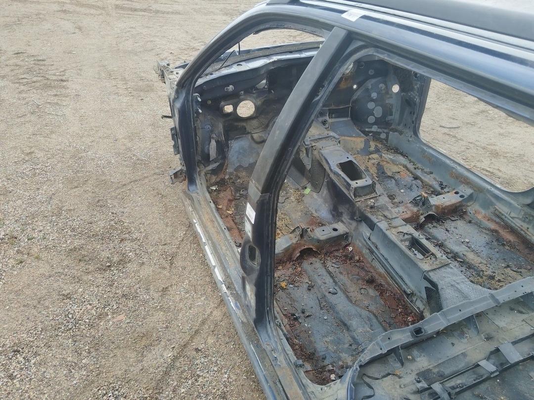 Стойка кузовная центральная левая W4UV7B Audi A4 купить в магазине запчастей бу