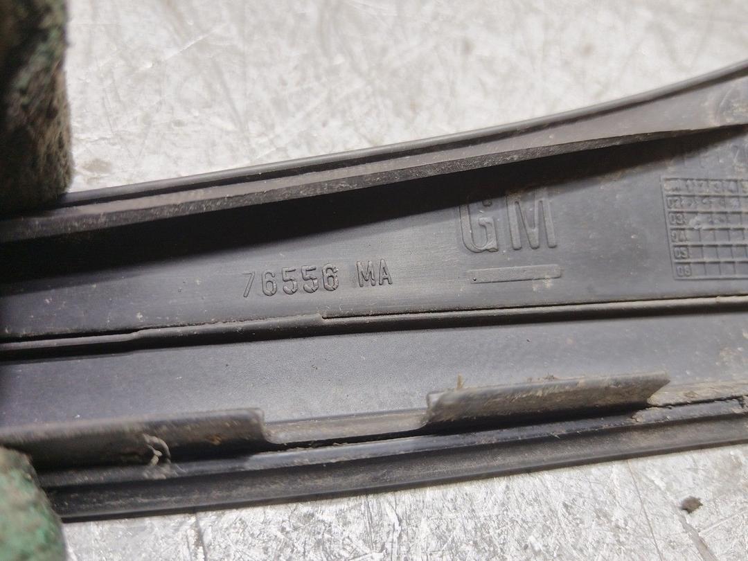 Молдинг стекла лобового LPH2PU Opel Zafira купить с доставкой