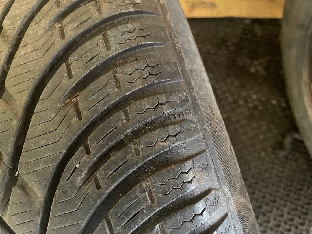 Шина BFGoodrich 215/65 R16 THROM5 THROM5 BFGoodrich купить с доставкой