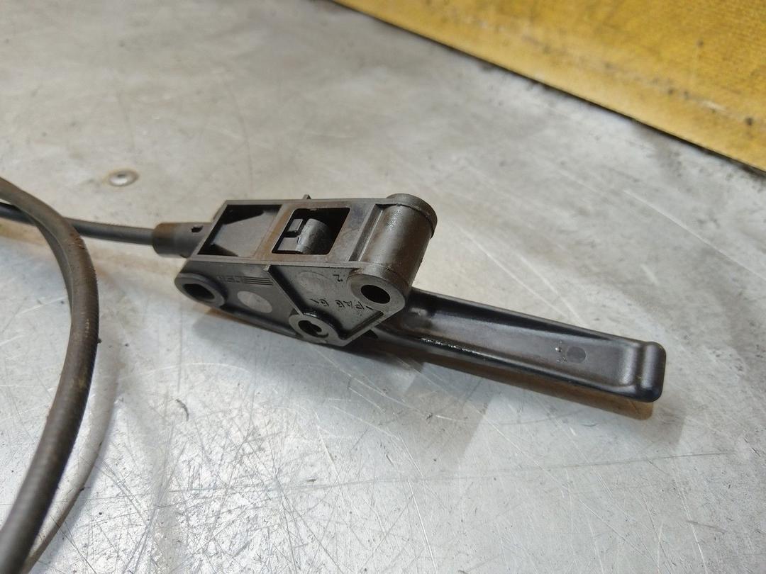 Трос капота E9R1T7 Citroen C5 - Фото 3