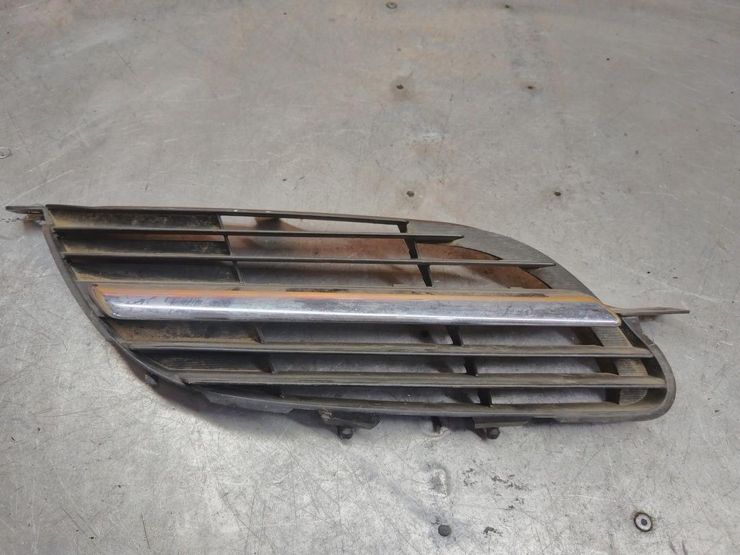 Решетка радиатора 8L0KG0 Nissan Almera Tino