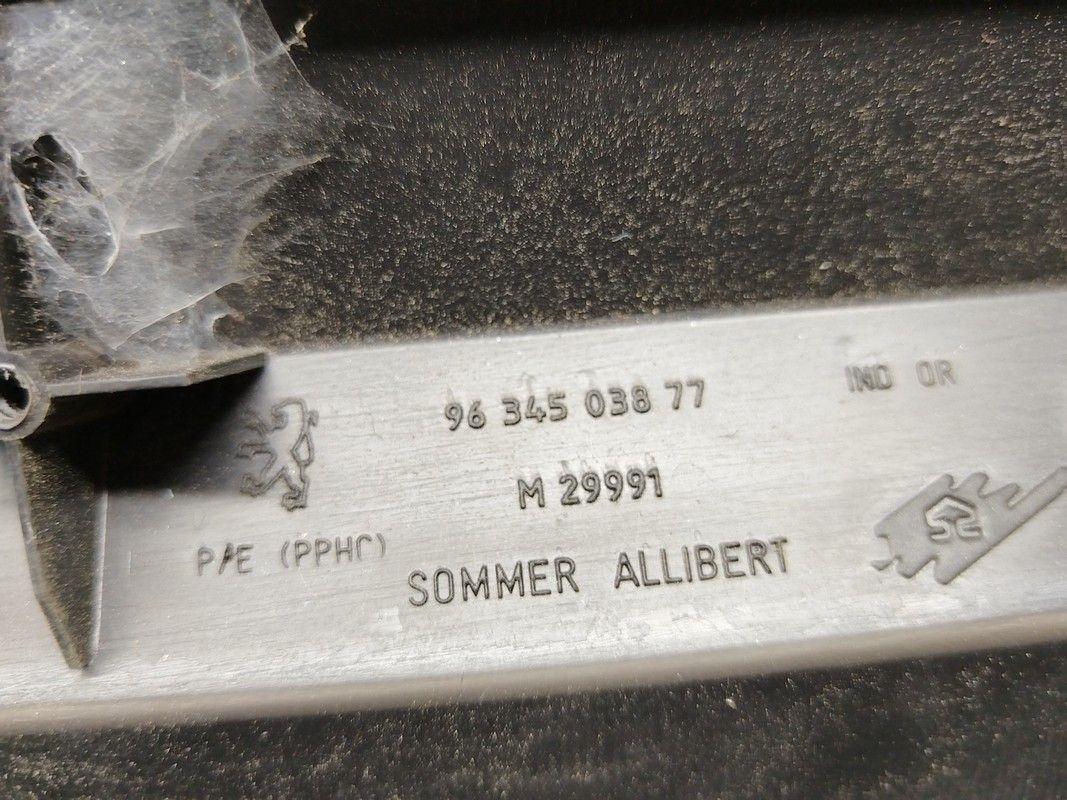 Бардачок 0RW9BT Peugeot 307 купить на авторазборке