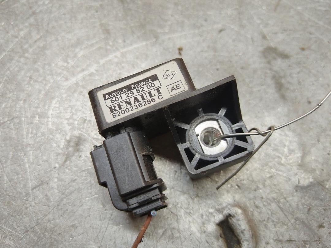 Датчик удара D6QU19 Renault Grand Scenic купить в магазине запчастей бу