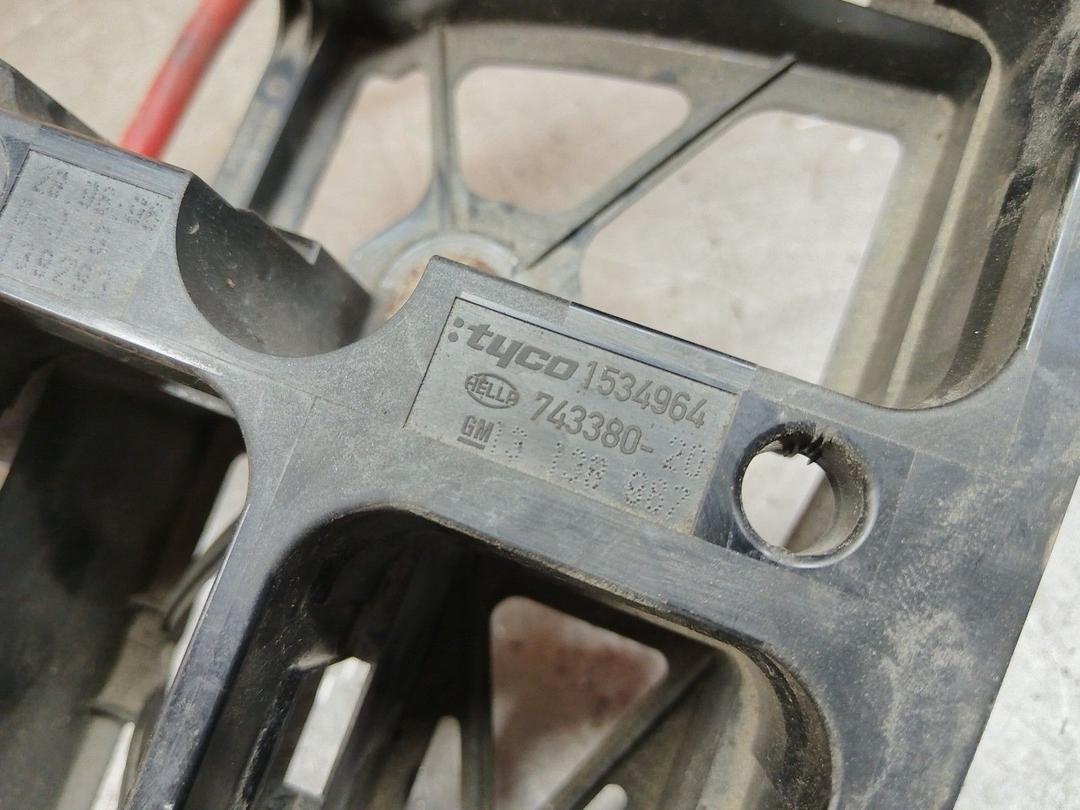 Крепление блока предохранителей 2FL6M1 Opel Astra - Фото 3