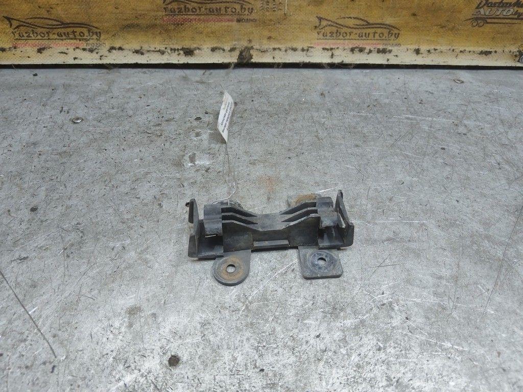 Кронштейн крепления бампера переднего WHUVDX Audi 100 - Фото 2