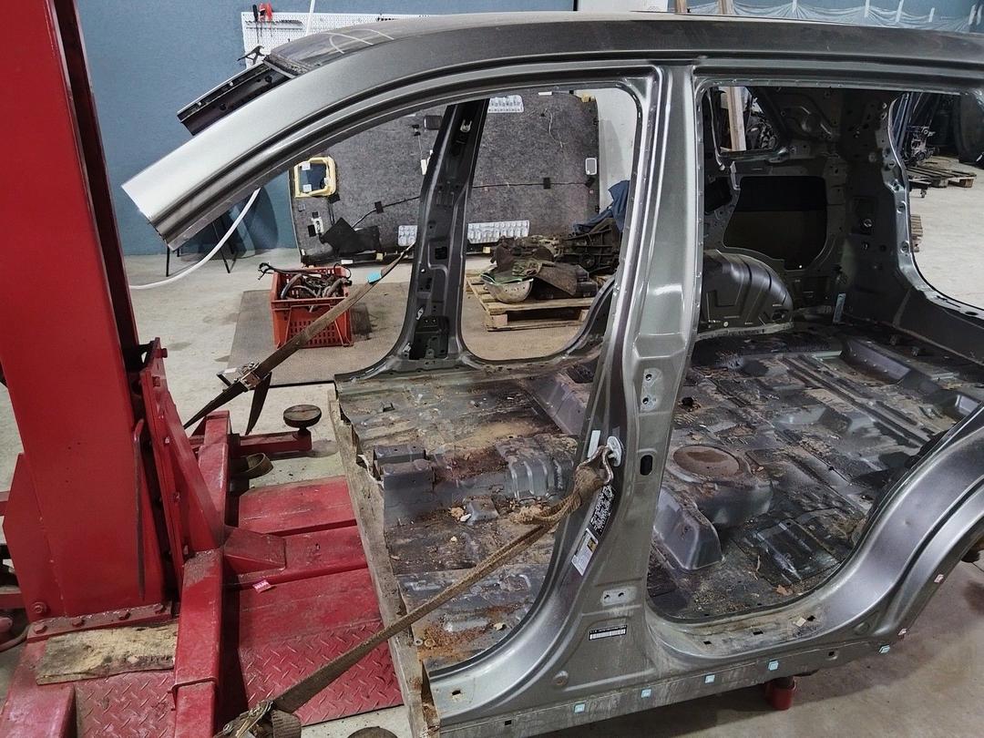 Стойка кузовная центральная левая F8U79T Kia Sorento