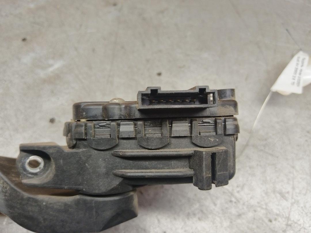 Педаль газа U3282H Audi A4 - Фото 2