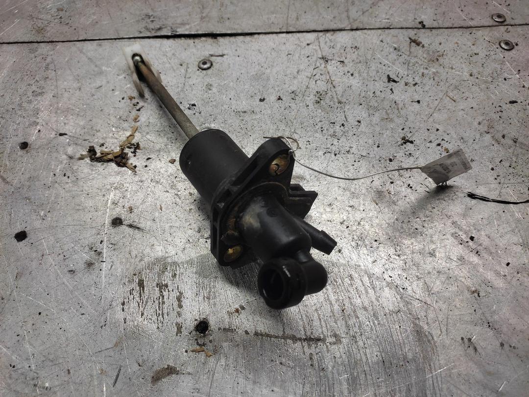 Цилиндр сцепления главный RB2V2Z Audi A3 - Фото 1