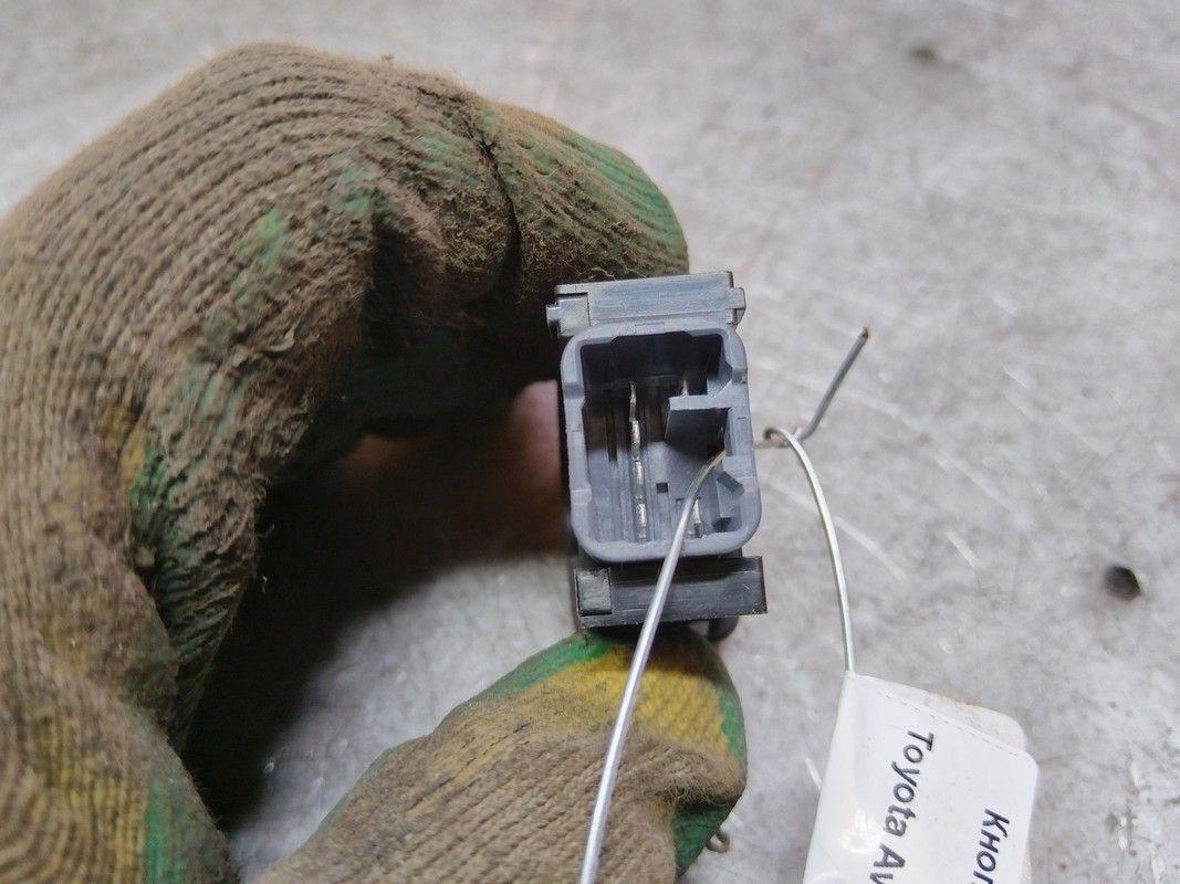 Кнопка корректора фар 4TXQM4 Toyota Avensis Verso - Фото 2