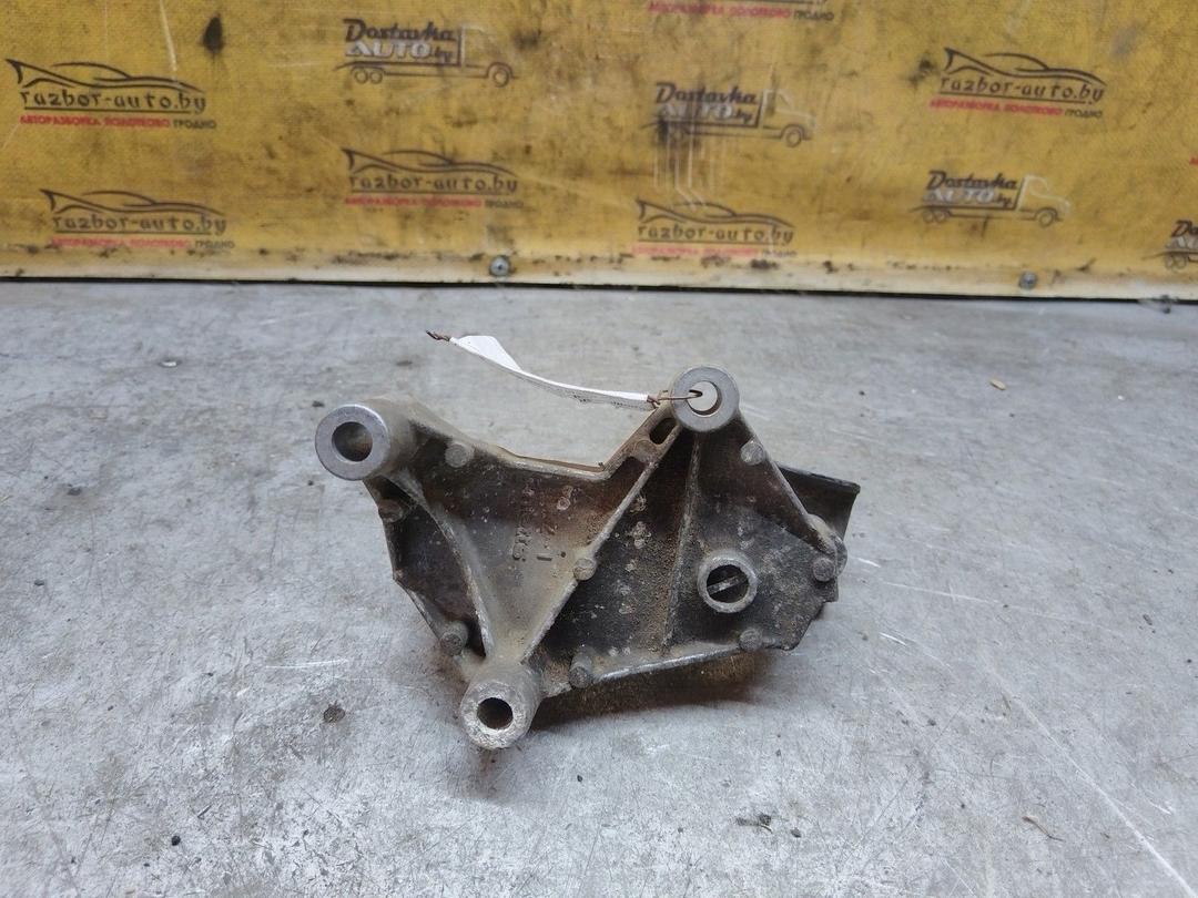 Кронштейн крепления троса КПП V2U7UY Honda Accord