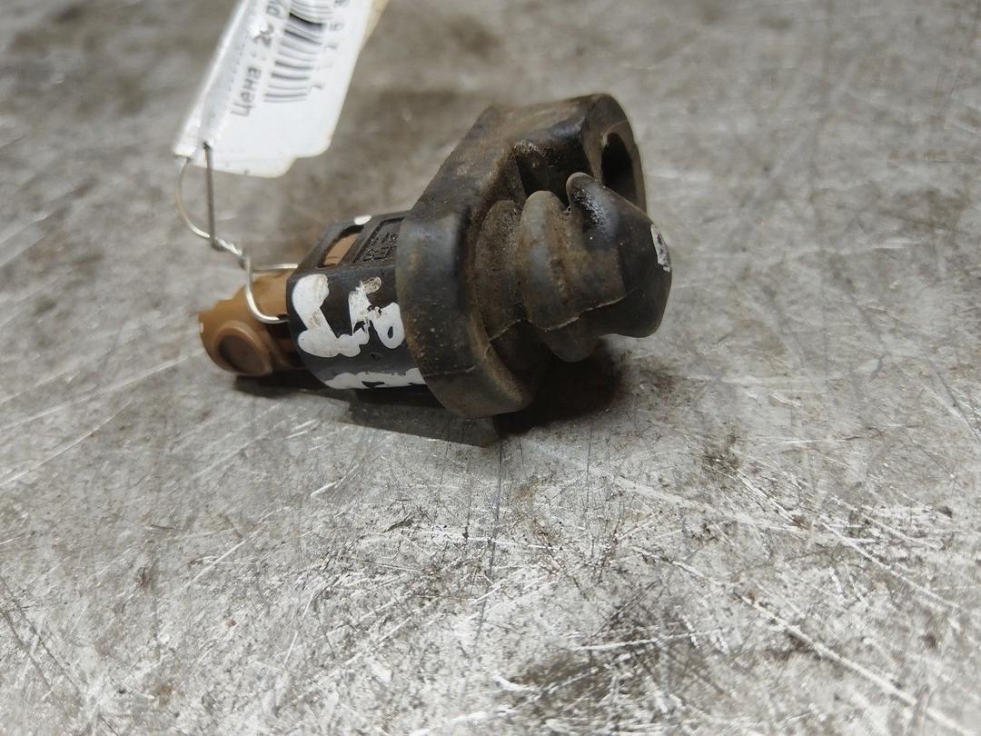 Выключатель концевой (концевик) FU3O15 Subaru Forester купить на авторазборке