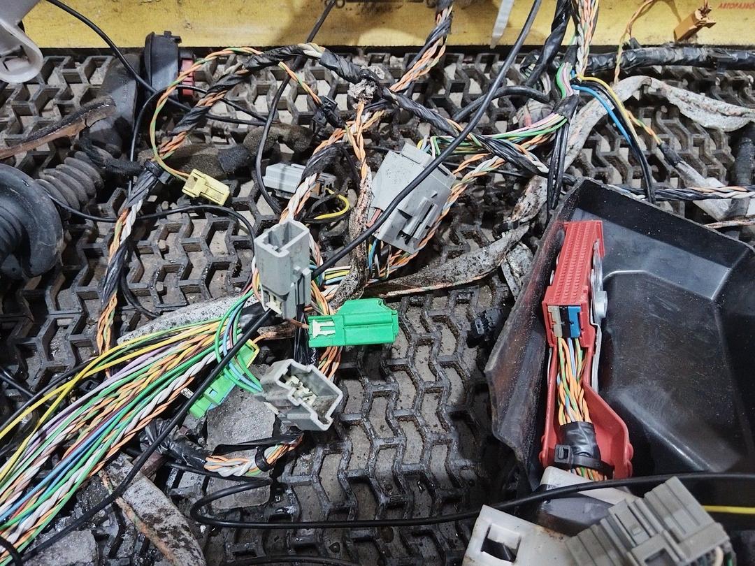 Проводка салона 00XKDF Volvo S60 undefined