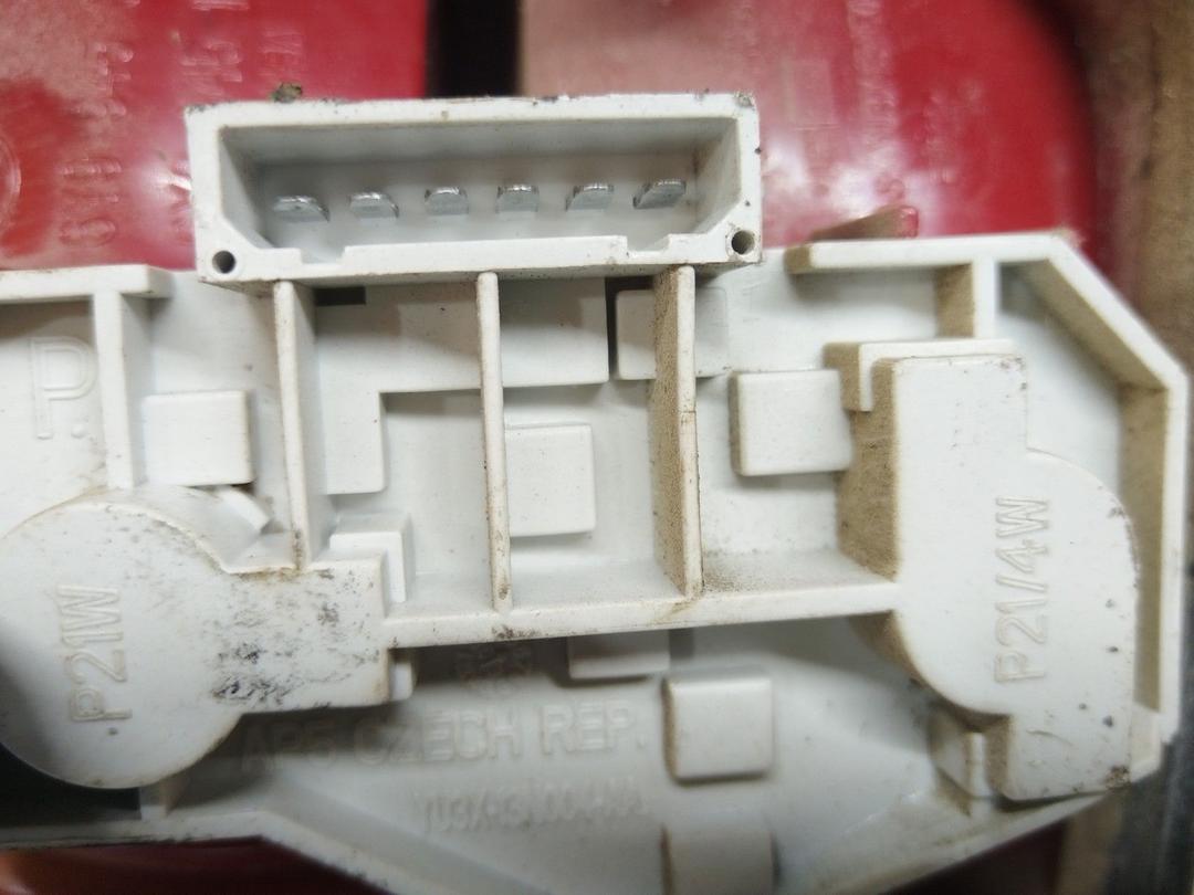 Фонарь задний правый VFW0K1 Skoda Fabia купить с доставкой. Огромный выбор запчастей и марок авто. У нас есть практически все.