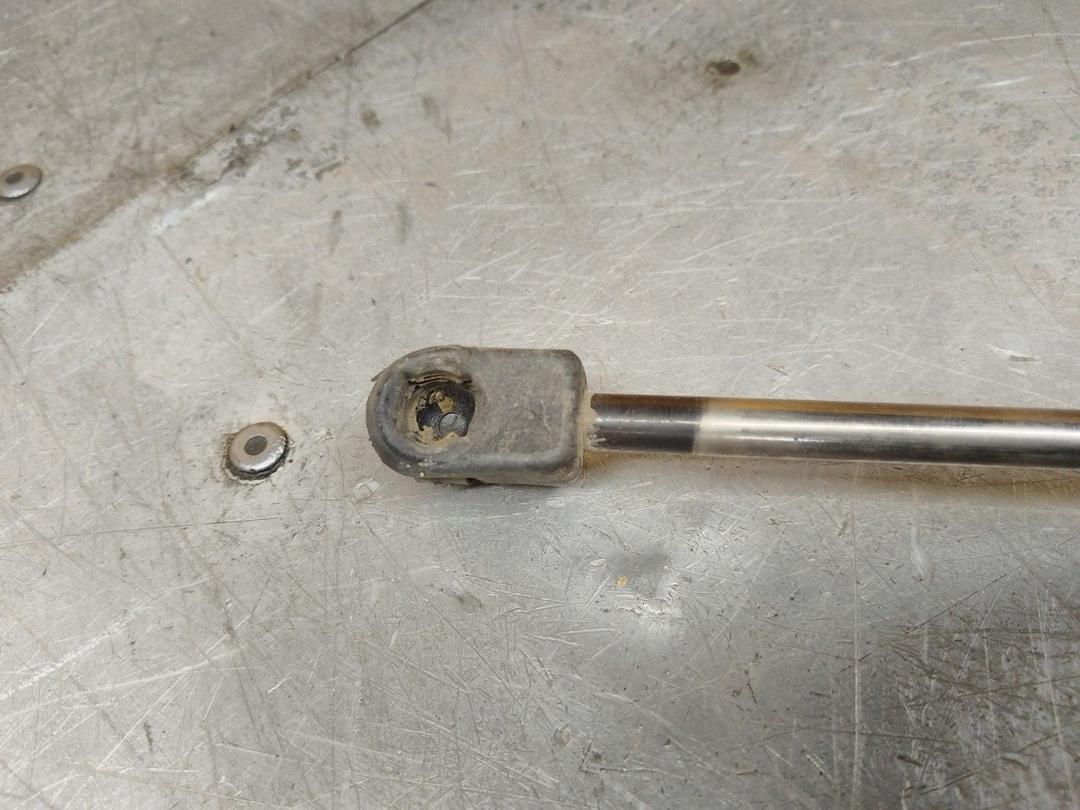 Амортизатор крышки багажника (3-5 двери) 97XMLM Volkswagen Passat - Фото 3