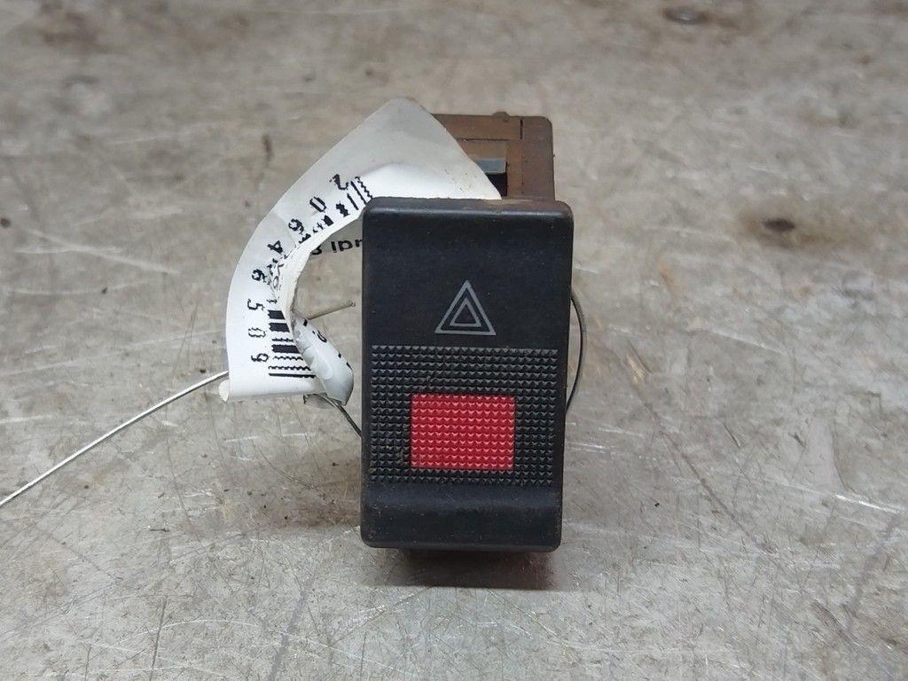 Кнопка аварийной сигнализации VC3OVI Audi 80