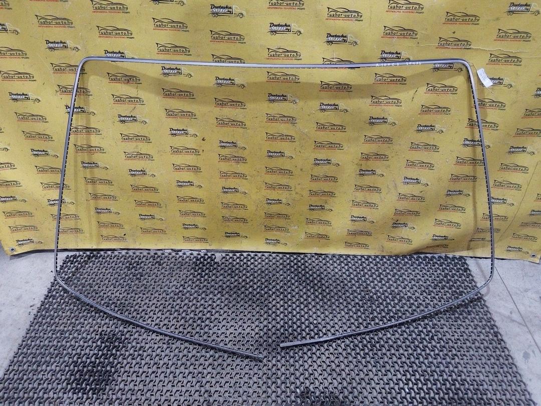 Молдинг стекла лобового PJI0E1 Audi 100