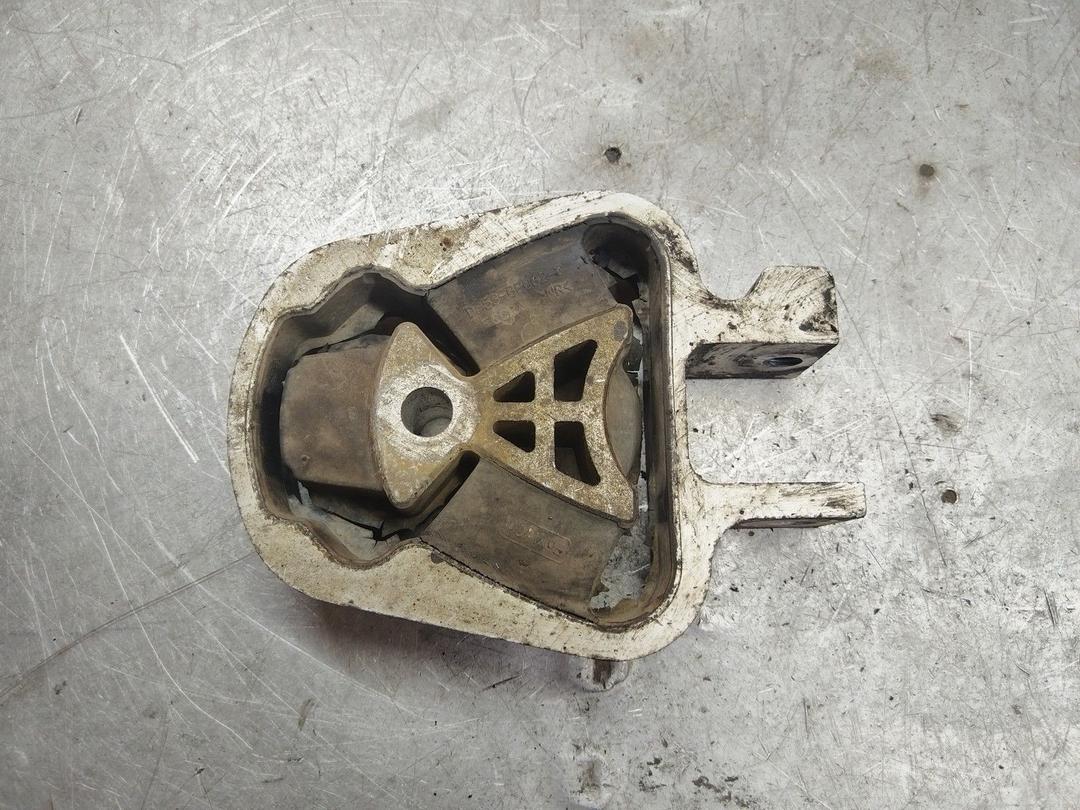 Подушка крепления двигателя QNR2M0 Ford Fusion