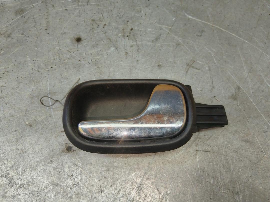 Ручка внутренняя задняя правая LZQU13 Audi A4