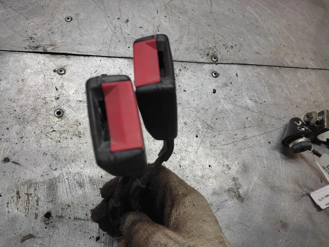 Замок ремня безопасности UNHCN4 Volkswagen Golf купить