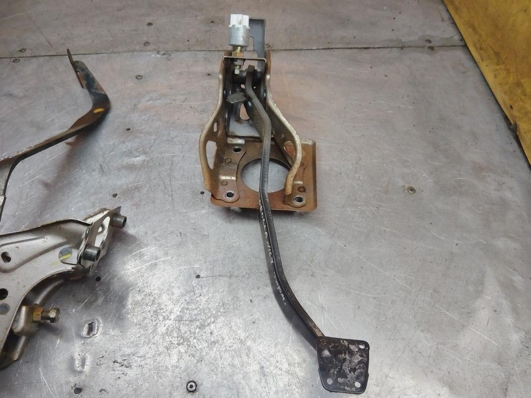 Узел педальный (блок педалей) IJRGBS Toyota Corolla купить с доставкой