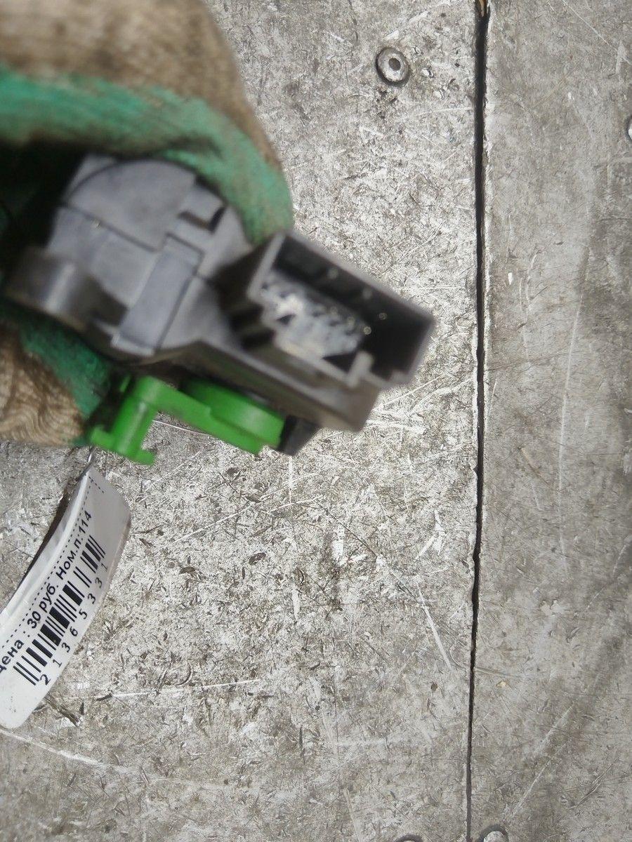 Моторчик заслонки печки GWEQ19 Audi A4 купить в магазине запчастей бу